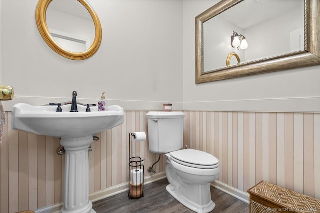 17 Raven Crest Dr, Bethel, CT 06801 - bathroom featuring wood finished floors, toilet, baseboards, and wallpapered walls