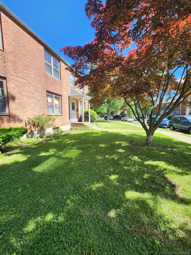 275 Texas Ave Unit D, Bridgeport, CT 06610 - view of grassy yard