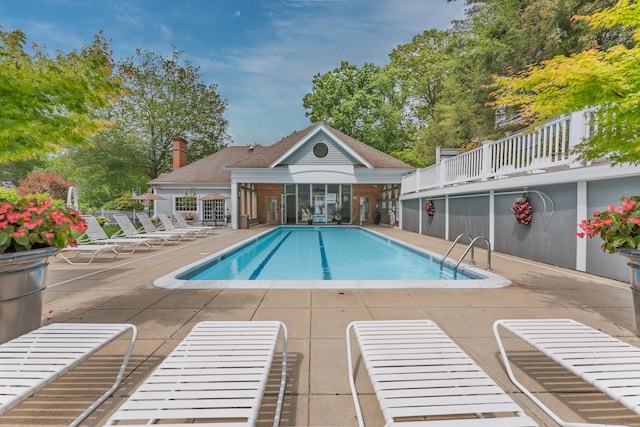 923 Old Pond Ln Unit 923, Norwich, CT 06360 - community pool featuring a patio
