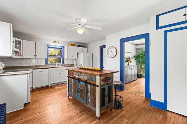 5 Maple Corners Rd, Ledyard, CT 06335 - kitchen with white appliances, light wood finished floors, white cabinets, a sink, and a ceiling fan