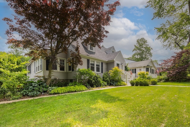 1 Yale Ave, Middlebury, CT 06762 - new england style home with a front yard
