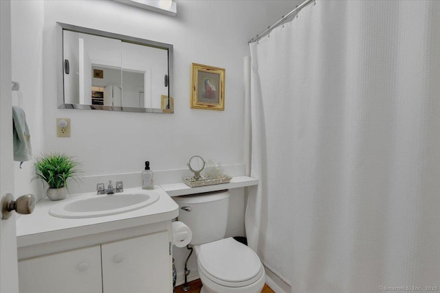 424 Trailsend Dr Unit 424, Torrington, CT 06790 - full bathroom with vanity, toilet, and curtained shower