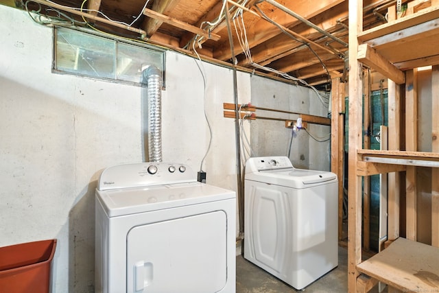 3 Birchwood Ter, Enfield, CT 06082 - laundry room featuring separate washer and dryer