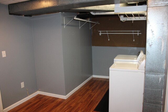 9 Watch Hill Cir Unit 9, Cromwell, CT 06416 - laundry area featuring washer and clothes dryer, wood finished floors, and baseboards