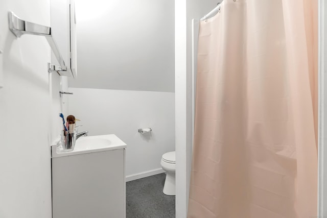 214 Thames St, New London, CT 06320 - bathroom featuring vanity, toilet, baseboards, and a shower with curtain