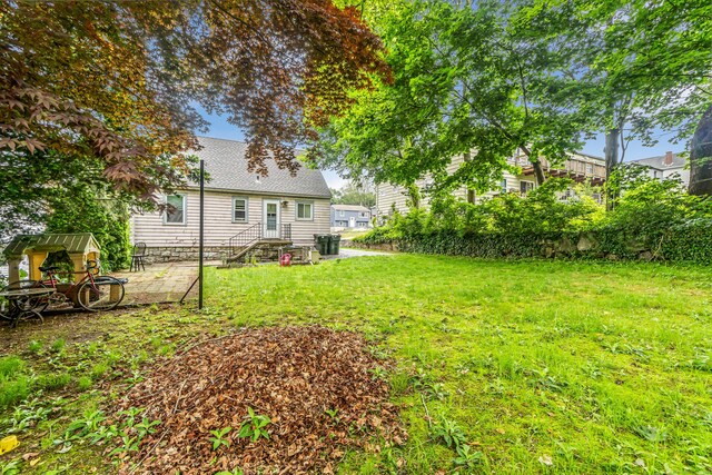 214 Thames St, New London, CT 06320 - view of grassy yard with a patio
