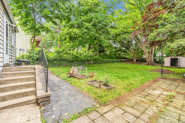 214 Thames St, New London, CT 06320 - view of grassy yard with a garden and view of scattered trees