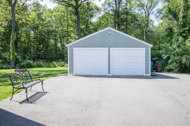 158 Jones Dr, New Britain, CT 06053 - view of detached garage