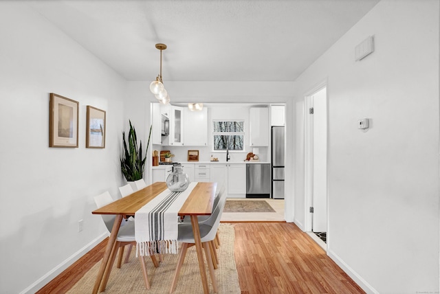 124 High Path Rd Unit 124, Windsor, CT 06095 - dining area featuring light wood-type flooring and baseboards