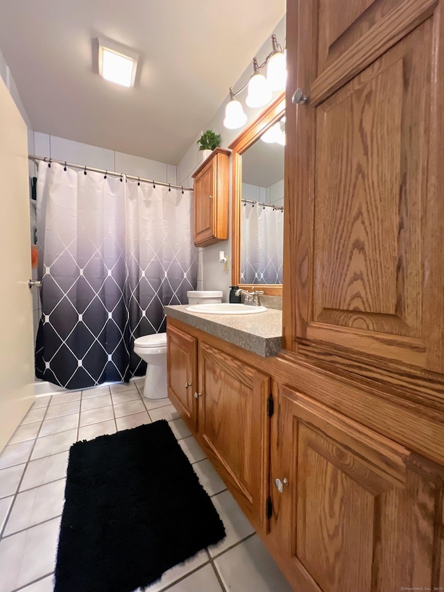 925 Oronoke Rd Unit 36G, Waterbury, CT 06708 - full bathroom with tile patterned flooring, vanity, and toilet