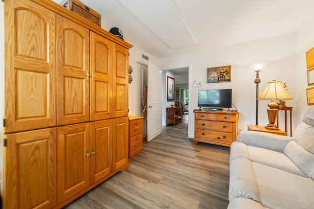 543 Heritage Vlg Unit A, Southbury, CT 06488 - living area featuring light wood-type flooring