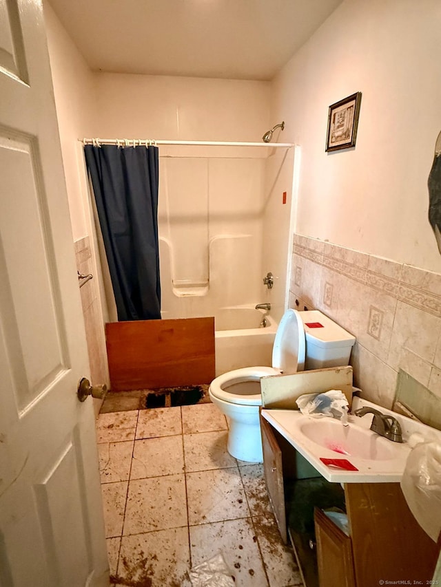 7 Emerson St, Bloomfield, CT 06002 - full bathroom featuring shower / tub combo with curtain, vanity, toilet, tile walls, and wainscoting