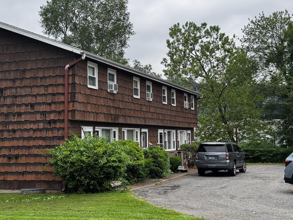 148 Westbury Park Rd Apt C, Watertown, CT 06795 - view of front of house featuring cooling unit