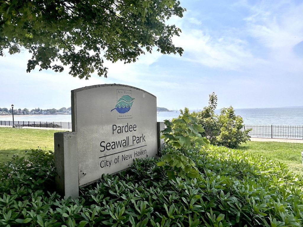 475 Lighthouse Rd, New Haven, CT 06512 - exterior view