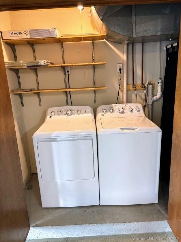 41 High St Apt 2, East Haven, CT 06512 - laundry area featuring washer and clothes dryer