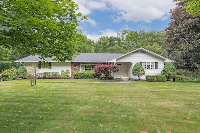 190 Allerton Farms Rd, Middlebury, CT 06762 - single story home with a front yard