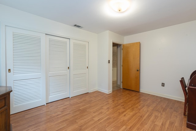 190 Allerton Farms Rd, Middlebury, CT 06762 - unfurnished bedroom featuring a closet, light wood-style floors, and baseboards