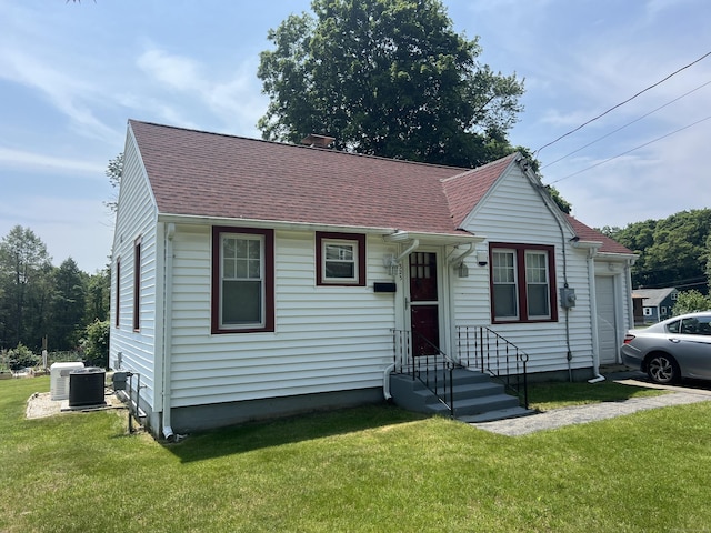 323 Harland Rd, Norwich, CT 06360 - bungalow-style house featuring entry steps, a shingled roof, a front yard, and central AC