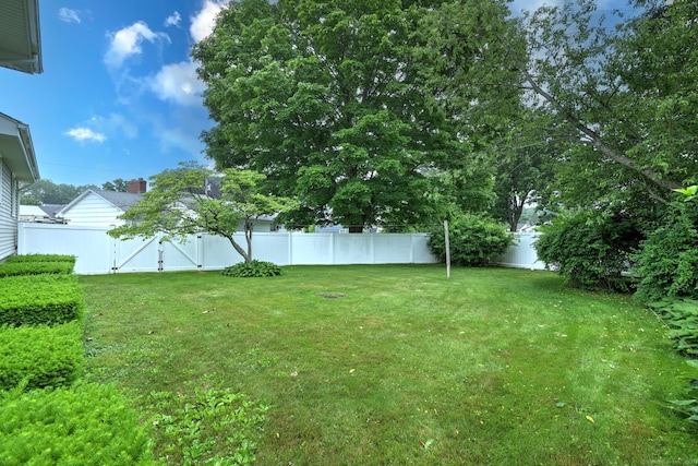 15 Edgemere Rd, Hamden, CT 06517 - view of fenced backyard