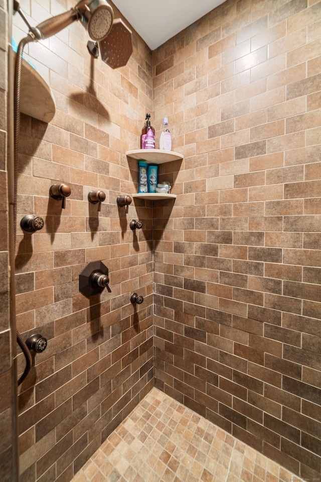 137 Roosevelt Dr, Seymour, CT 06483 - full bathroom featuring tiled shower