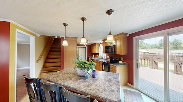 174 Round Hill Rd, Meriden, CT 06450 - kitchen featuring black appliances, a sink, baseboards, crown molding, and a kitchen island