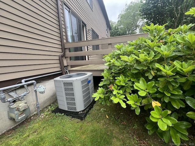 27 Rolling Ridge Rd Unit 27, Monroe, CT 06468 - exterior view of a central AC unit and gas meter