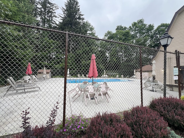 27 Rolling Ridge Rd Unit 27, Monroe, CT 06468 - community pool with a patio