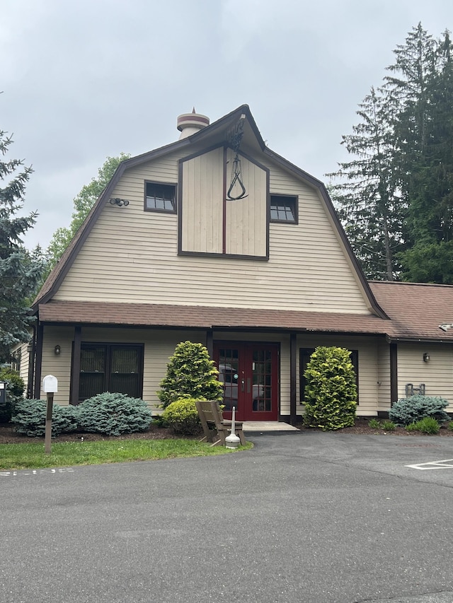 27 Rolling Ridge Rd Unit 27, Monroe, CT 06468 - colonial inspired home featuring a gambrel roof, a chimney, and roof with shingles