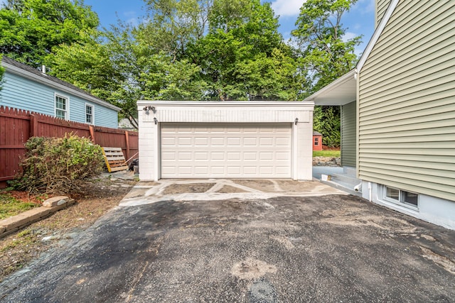 226 Quinn St, Naugatuck, CT 06770 - view of detached garage