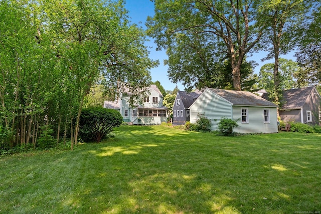 28 Wardwell Rd, West Hartford, CT 06107 - view of grassy yard
