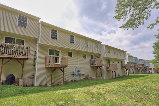 30 Seymour Rd Apt D3, Plymouth, CT 06786 - back of house featuring a lawn and a residential view