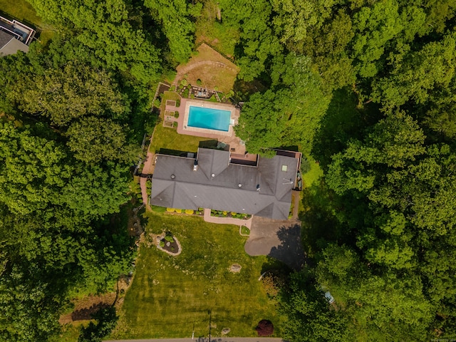 5 Stone Wall Ln, Woodbridge, CT 06525 - bird's eye view of a pool