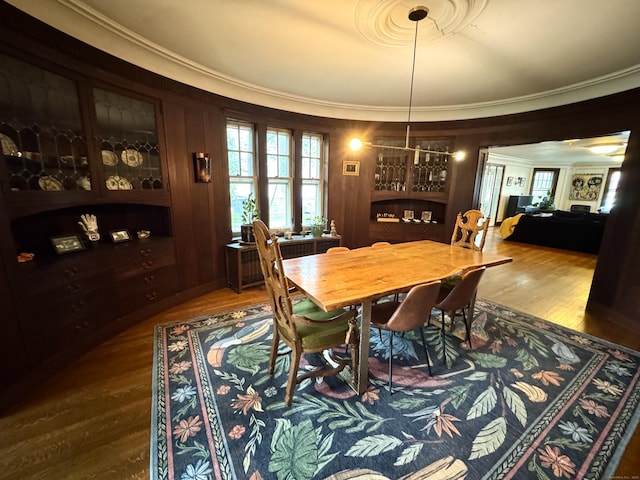 160 Kenyon St, Hartford, CT 06105 - dining area featuring dark wood-style flooring and crown molding