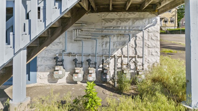 728 Quinnipiac Ave, New Haven, CT 06513 - exterior view of stone siding and gas meter