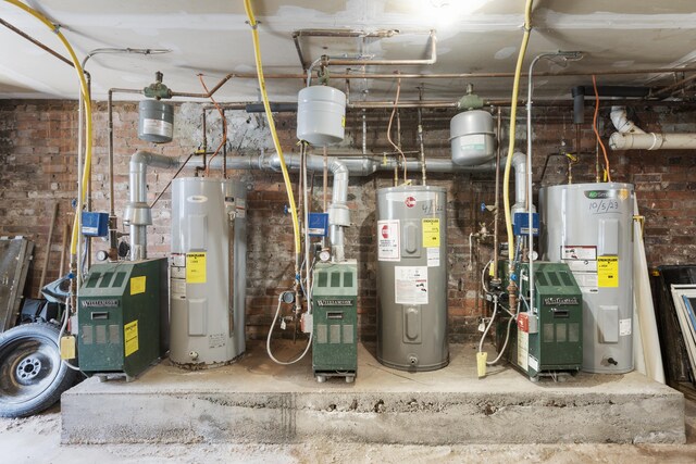 728 Quinnipiac Ave, New Haven, CT 06513 - utilities featuring water heater