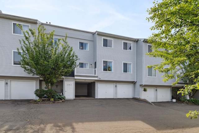 66 Staffordshire Commons Dr Unit 66, Wallingford, CT 06492 - view of front of property with an attached garage