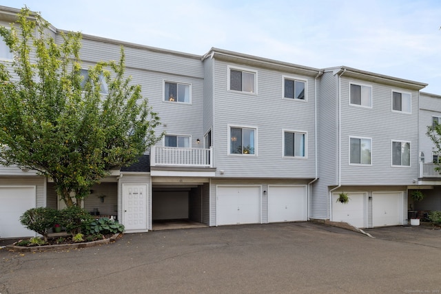 66 Staffordshire Commons Dr Unit 66, Wallingford, CT 06492 - view of rear view of property