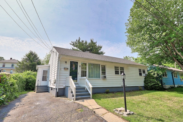 69 Ponham St, Waterbury, CT 06708 - view of front of house with a front lawn