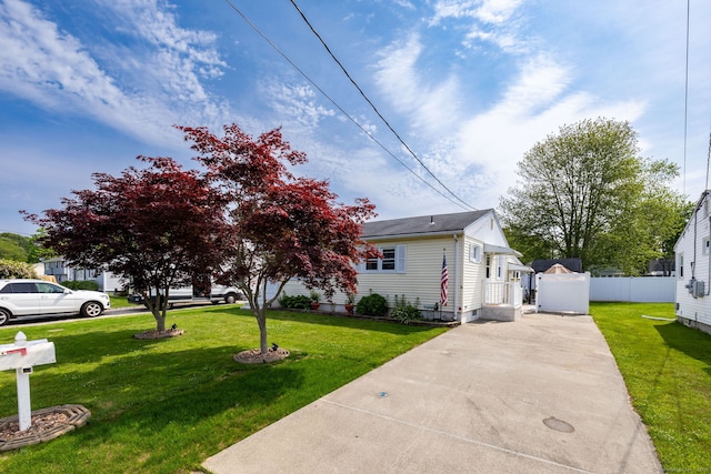 view of front of house featuring driveway