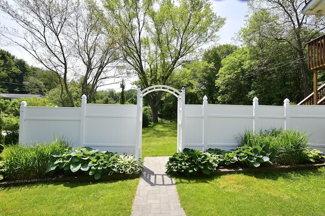 118 Putnam Rd, Pomfret, CT 06259 - view of yard
