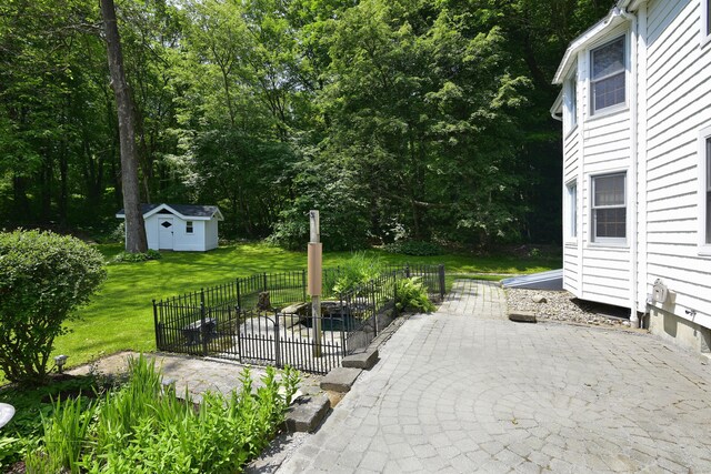 118 Putnam Rd, Pomfret, CT 06259 - view of patio / terrace with view of scattered trees