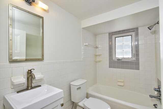 118 Putnam Rd, Pomfret, CT 06259 - full bath with toilet, vanity, shower / tub combination, tile walls, and a wainscoted wall