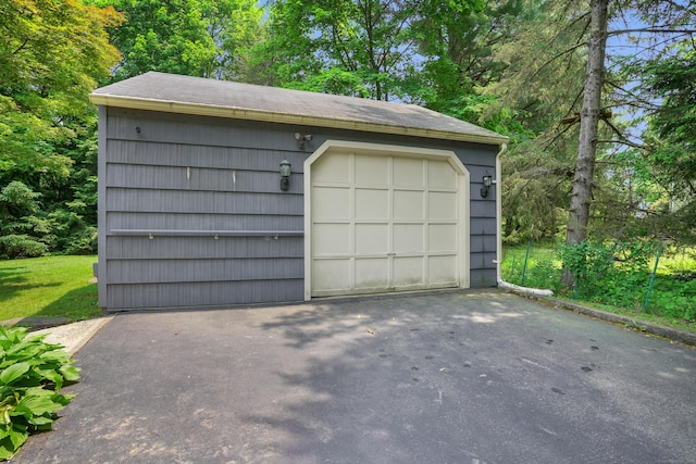 2 Stowe Pl, Trumbull, CT 06611 - detached garage featuring driveway