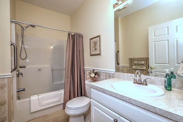 123 Meadow Brook Rd Unit 123, Oxford, CT 06478 - full bath with a wainscoted wall, vanity, shower / tub combo, and tile walls
