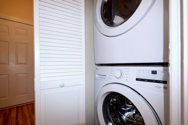 123 Meadow Brook Rd Unit 123, Oxford, CT 06478 - washroom featuring stacked washer / drying machine and wood finished floors