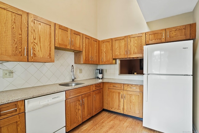 2437 Bedford St Unit E5, Stamford, CT 06905 - kitchen with white appliances, a sink, tasteful backsplash, and light wood-type flooring