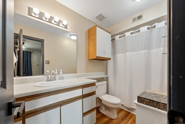 136 Carriage Crossing Ln Unit 136, Middletown, CT 06457 - bathroom with vanity, wood finished floors, a textured ceiling, and a shower with curtain