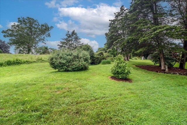 192 Heritage Vlg Unit A, Southbury, CT 06488 - view of grassy yard