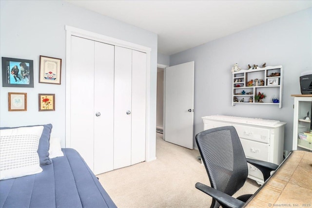 192 Heritage Vlg Unit A, Southbury, CT 06488 - bedroom featuring light colored carpet, a desk, and a closet
