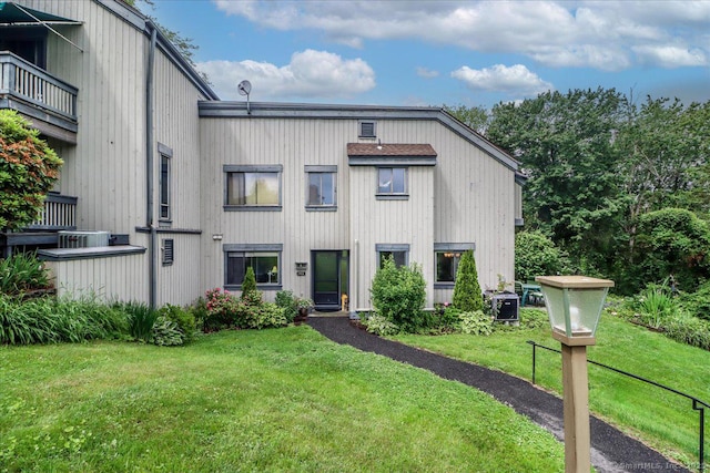 192 Heritage Vlg Unit A, Southbury, CT 06488 - view of front of property with a front lawn